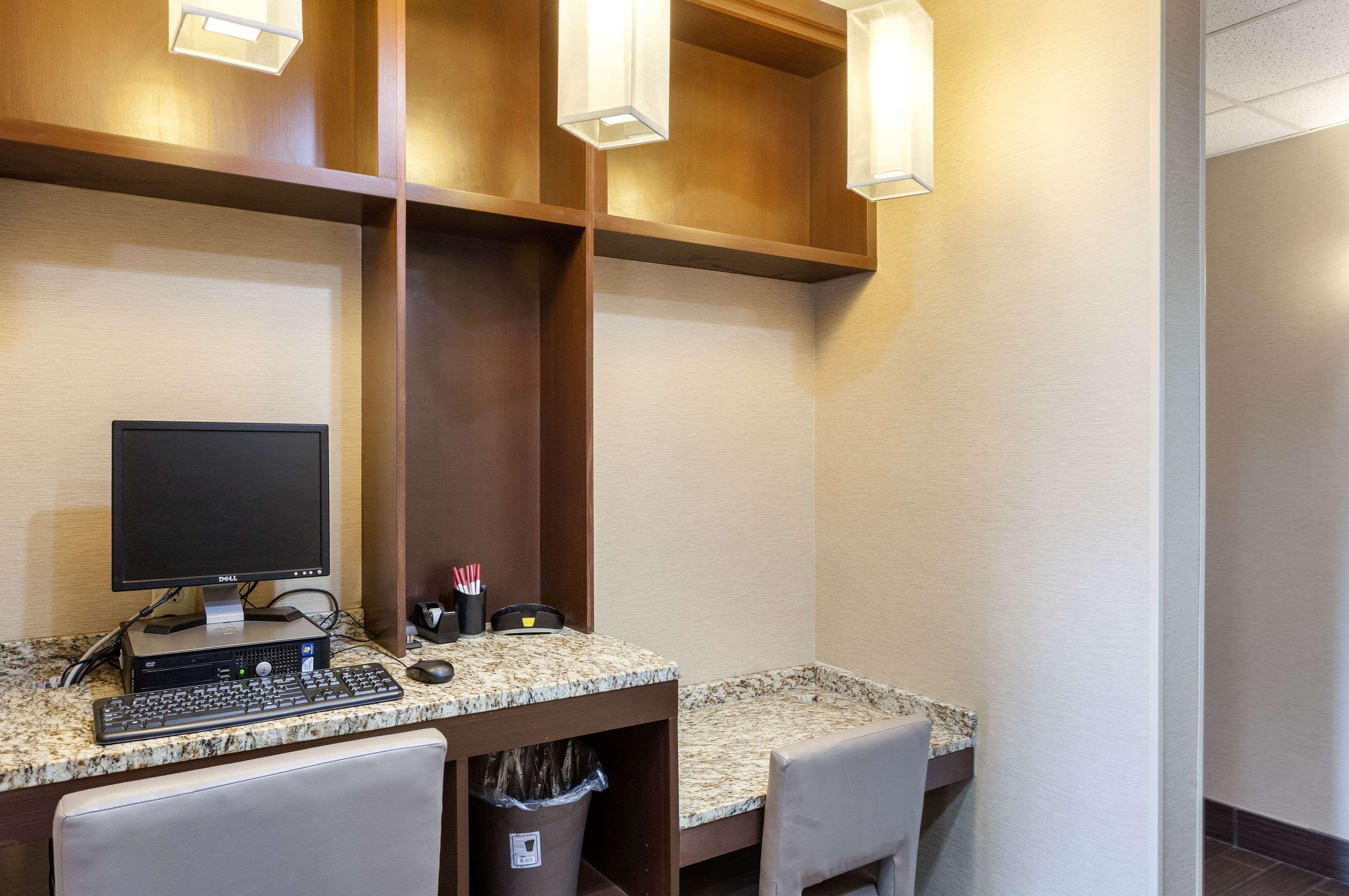 Comfort Suites University Линкольн Экстерьер фото